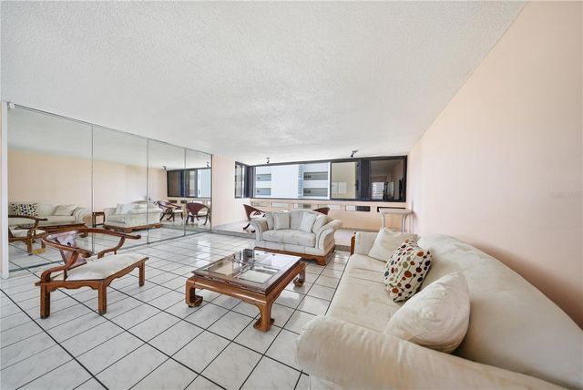 4327 AV. ISLA VERDE 503, Carolina, PR 00979