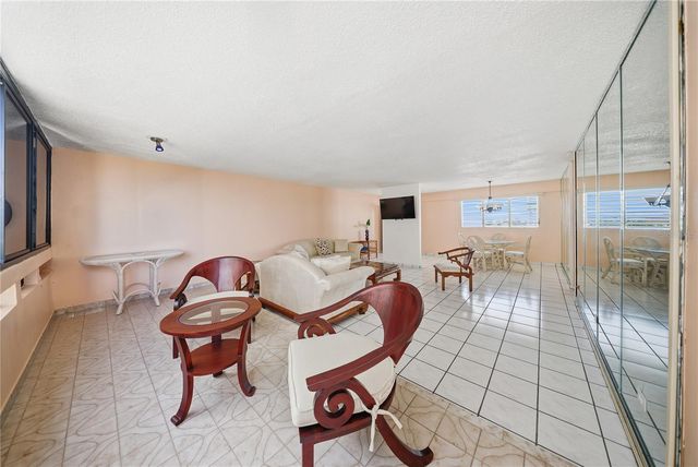 4327 AV. ISLA VERDE 503, Carolina, PR 00979