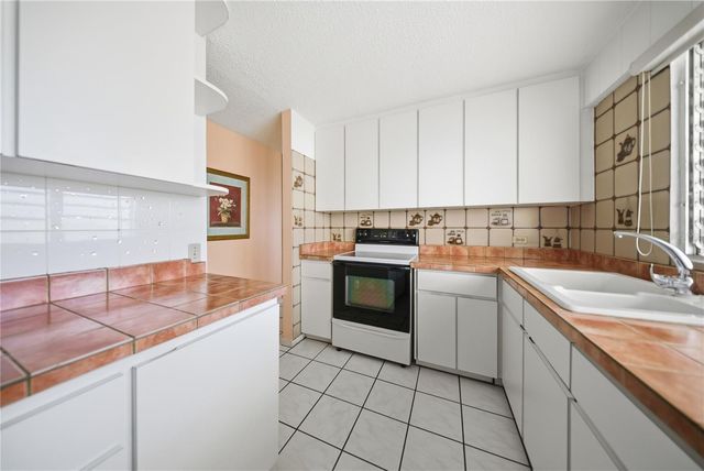 4327 AV. ISLA VERDE 503, Carolina, PR 00979