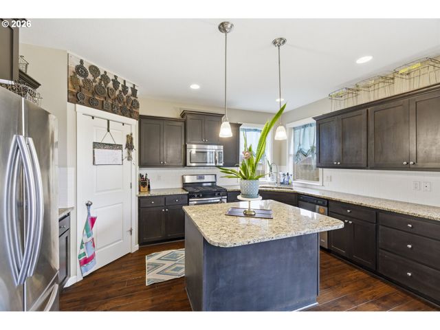 905 DALE Ct, Molalla, OR 97038