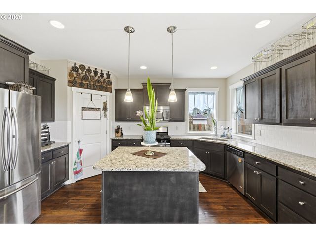 905 DALE Ct, Molalla, OR 97038