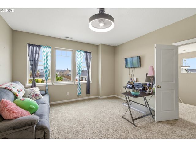905 DALE Ct, Molalla, OR 97038