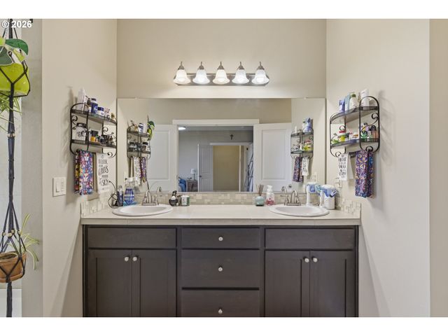 905 DALE Ct, Molalla, OR 97038
