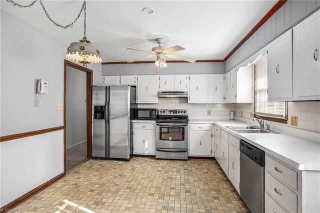 124 Kingston Avenue, Kernersville, NC 27284