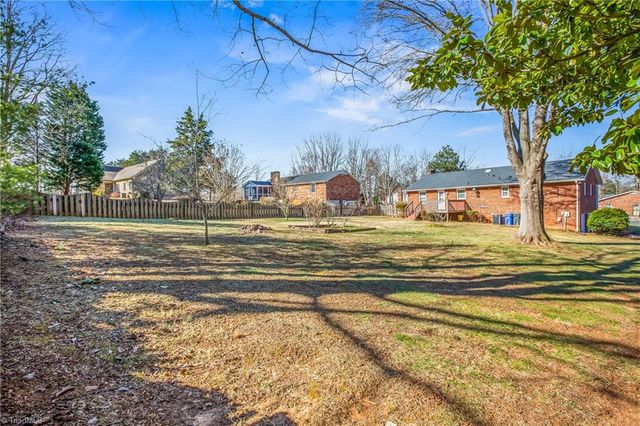 124 Kingston Avenue, Kernersville, NC 27284