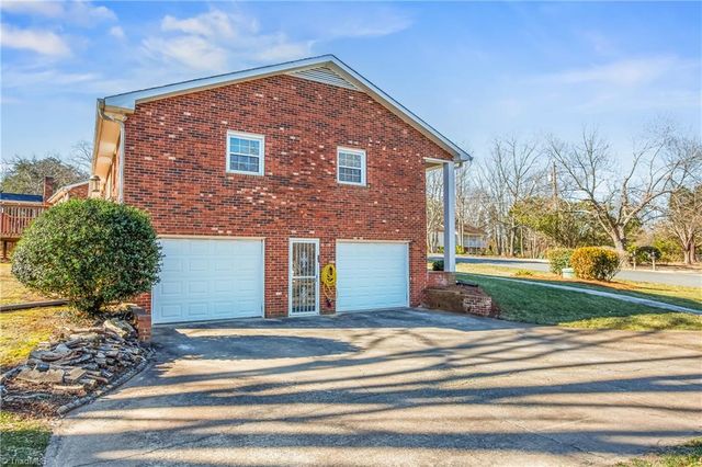 124 Kingston Avenue, Kernersville, NC 27284