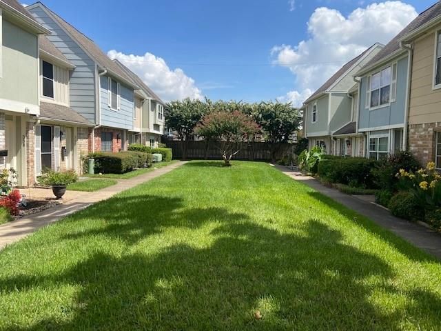 8102 Amelia Road 211, Houston, TX 77055