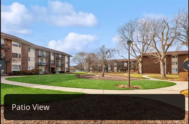5S066 Pebblewood Lane B9, Naperville, IL 60563