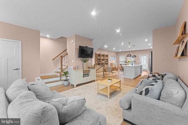 160 LYONS CREEK DR, Laurel, MD 20708