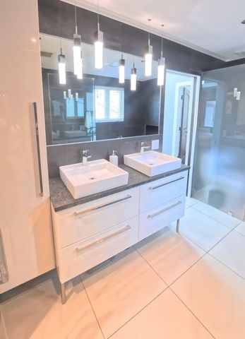 2519 Parkwood Lane, Des Plaines, IL 60018