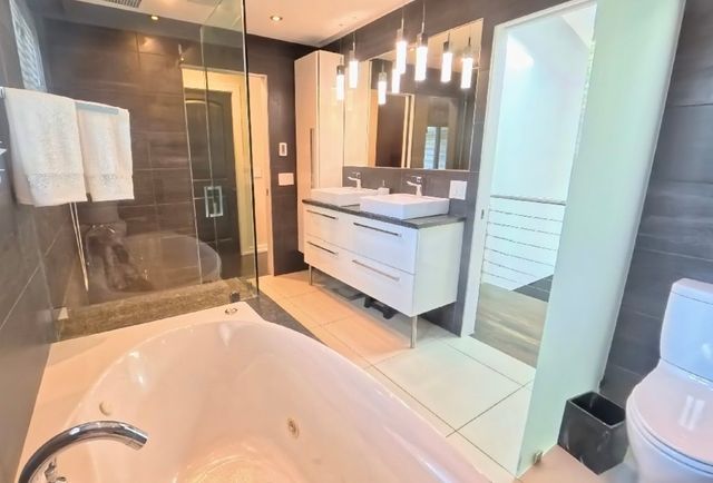 2519 Parkwood Lane, Des Plaines, IL 60018