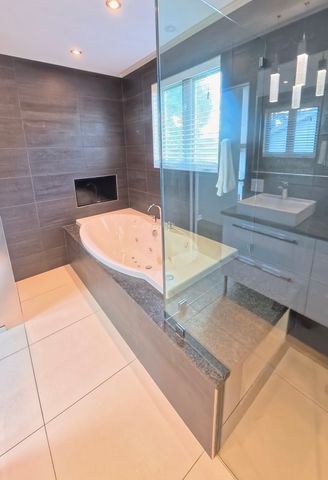2519 Parkwood Lane, Des Plaines, IL 60018