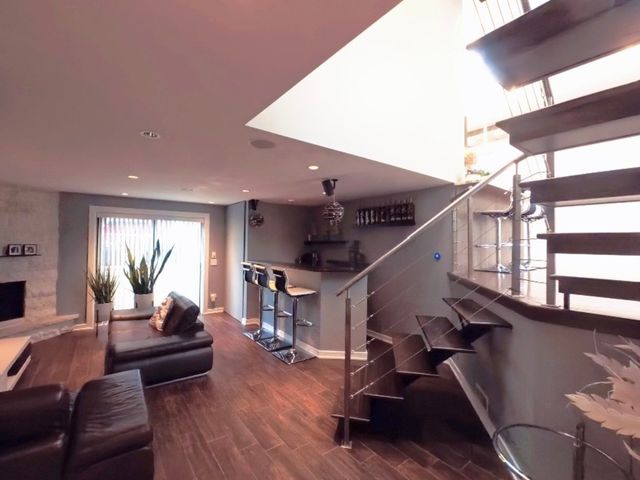 2519 Parkwood Lane, Des Plaines, IL 60018