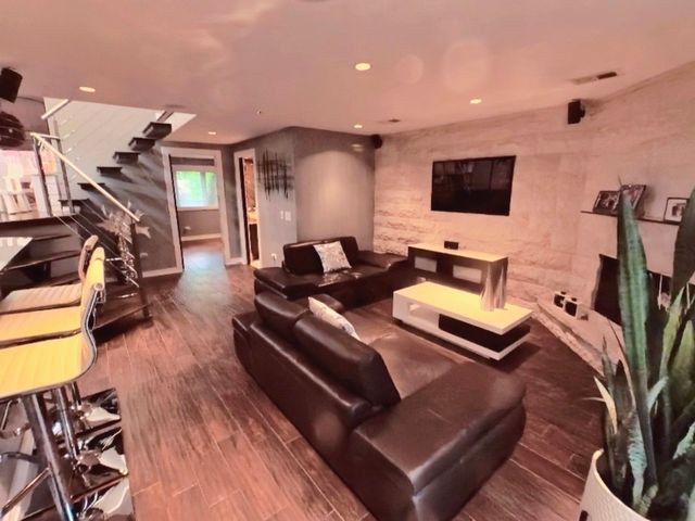 2519 Parkwood Lane, Des Plaines, IL 60018