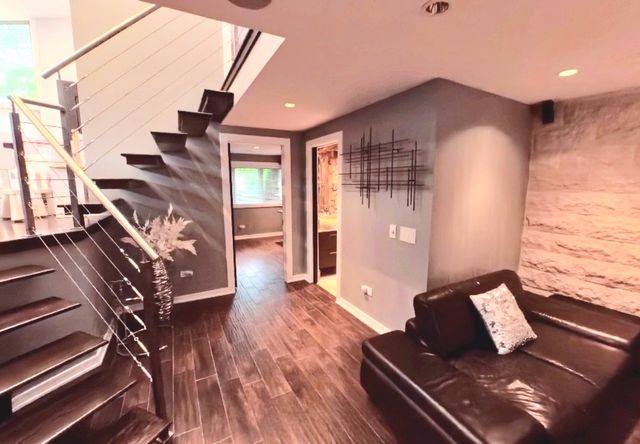 2519 Parkwood Lane, Des Plaines, IL 60018