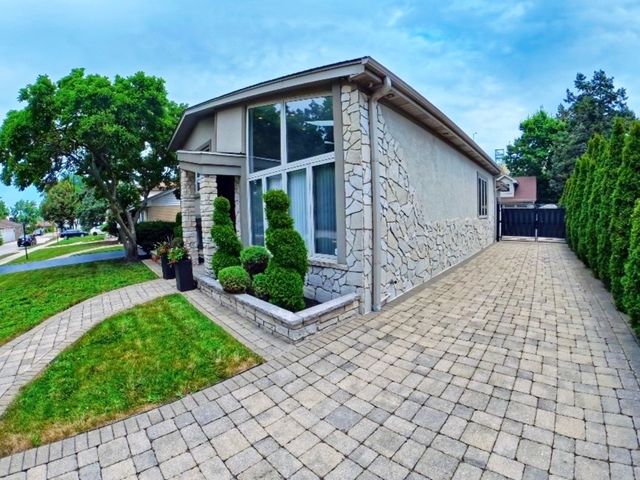 2519 Parkwood Lane, Des Plaines, IL 60018