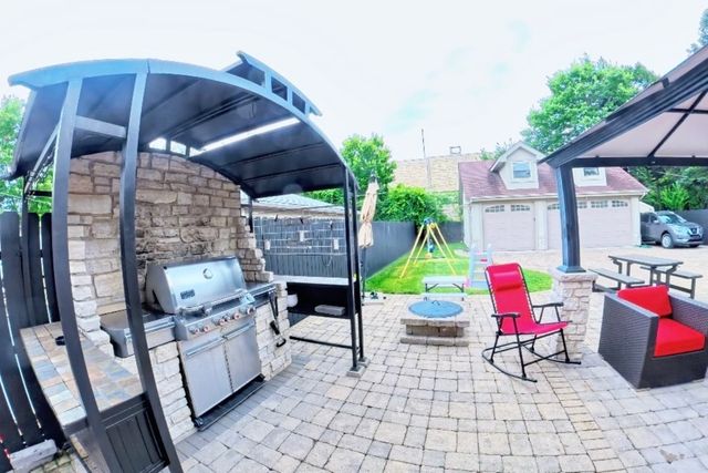 2519 Parkwood Lane, Des Plaines, IL 60018