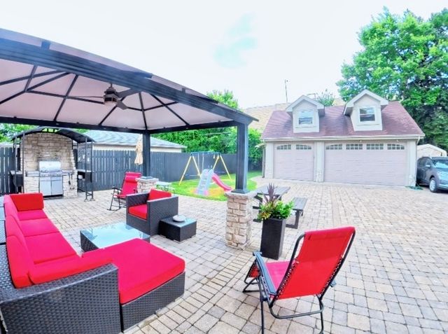 2519 Parkwood Lane, Des Plaines, IL 60018