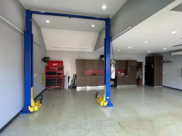 2519 Parkwood Lane, Des Plaines, IL 60018