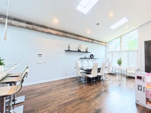 2519 Parkwood Lane, Des Plaines, IL 60018