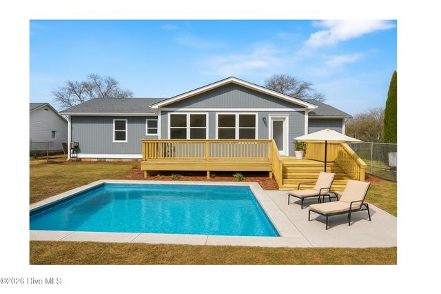 322 NE 57th Street, Oak Island, NC 28465