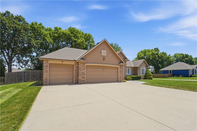 213 Blackjack Avenue, Lone Jack, MO 64070