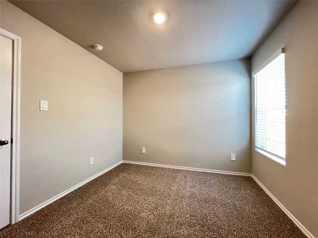 5557 Rollins Drive, Krum, TX 76249