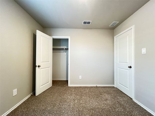 5557 Rollins Drive, Krum, TX 76249