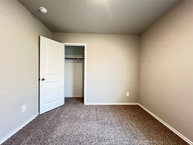 5557 Rollins Drive, Krum, TX 76249