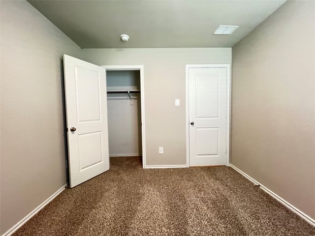 5557 Rollins Drive, Krum, TX 76249