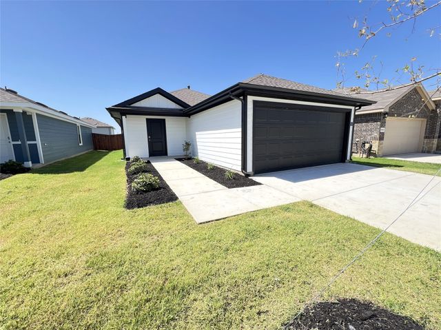 5557 Rollins Drive, Krum, TX 76249