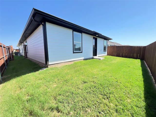 5557 Rollins Drive, Krum, TX 76249