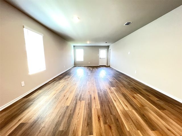5557 Rollins Drive, Krum, TX 76249