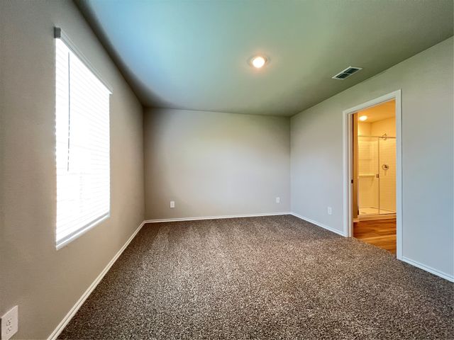 5557 Rollins Drive, Krum, TX 76249