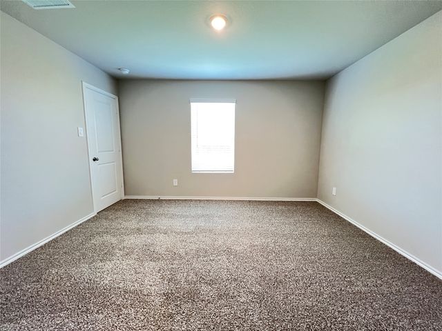 5557 Rollins Drive, Krum, TX 76249