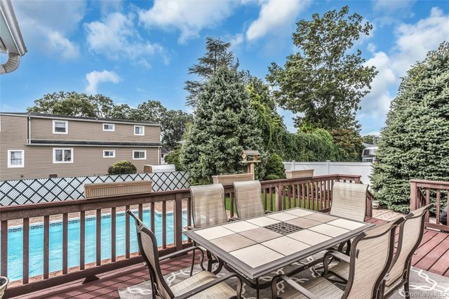 472 Chelsea Avenue, West Babylon, NY 11704