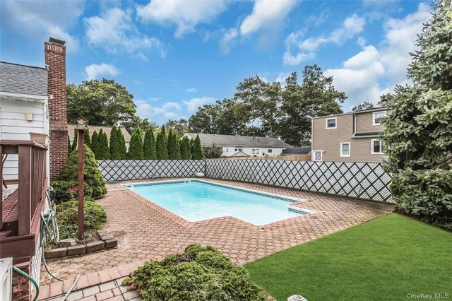 472 Chelsea Avenue, West Babylon, NY 11704