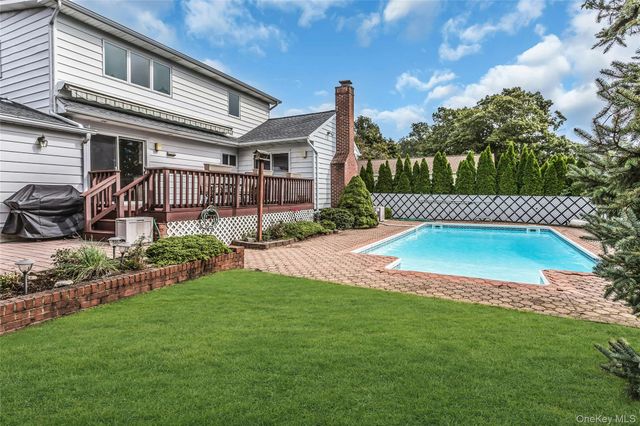 472 Chelsea Avenue, West Babylon, NY 11704