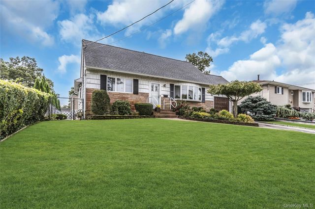 472 Chelsea Avenue, West Babylon, NY 11704