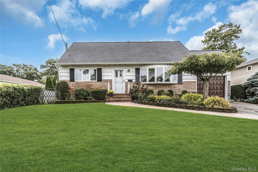 472 Chelsea Avenue, West Babylon, NY 11704 — exterior