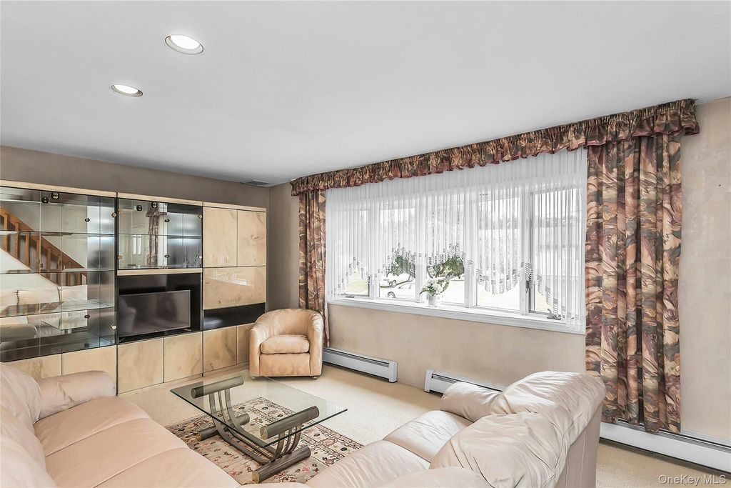 472 Chelsea Avenue, West Babylon, NY 11704 — photo 4