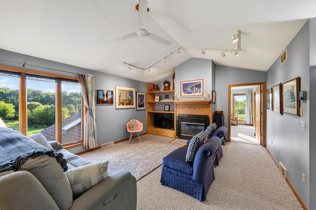 3129 Keithbridge Circle, Mount Horeb, WI 53572