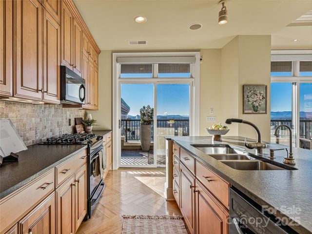 21 Battery Park Avenue 702, Asheville, NC 28801