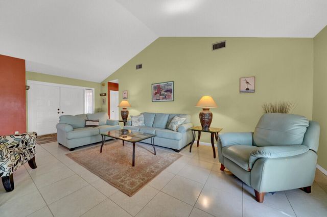 5569 Lakeview Mews Drive, Boynton Beach, FL 33437