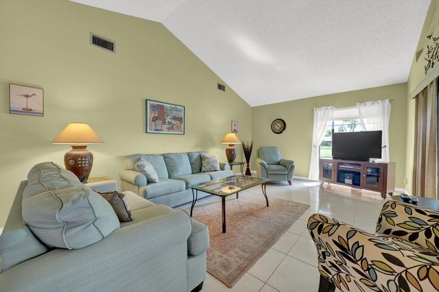 5569 Lakeview Mews Drive, Boynton Beach, FL 33437