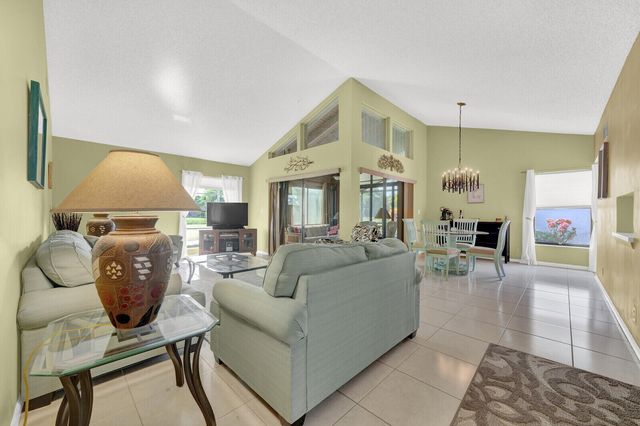 5569 Lakeview Mews Drive, Boynton Beach, FL 33437