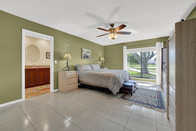5569 Lakeview Mews Drive, Boynton Beach, FL 33437