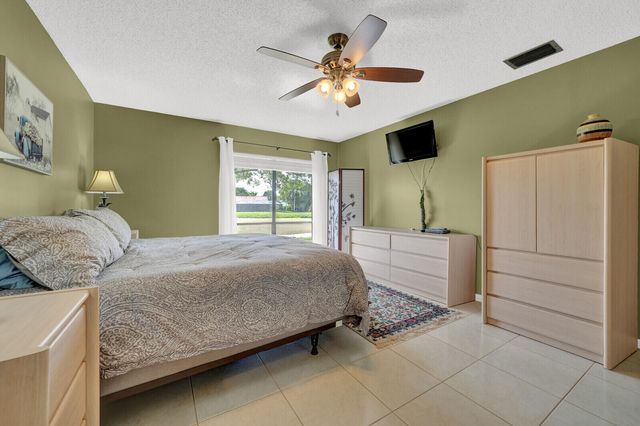 5569 Lakeview Mews Drive, Boynton Beach, FL 33437