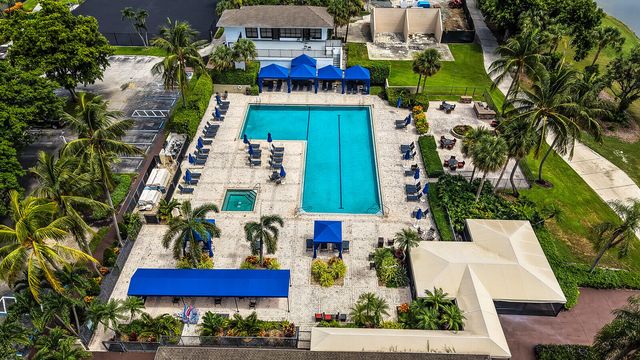 5569 Lakeview Mews Drive, Boynton Beach, FL 33437