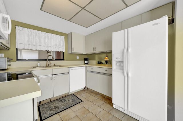 5569 Lakeview Mews Drive, Boynton Beach, FL 33437